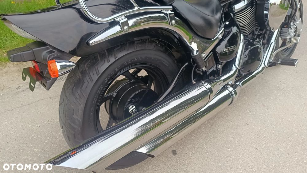 Suzuki Intruder - 17