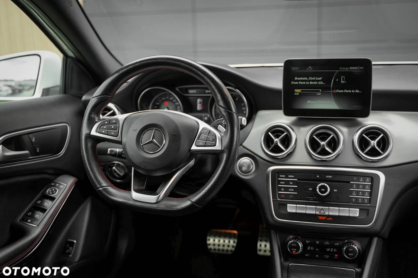 Mercedes-Benz GLA 200 7G-DCT AMG Line - 23