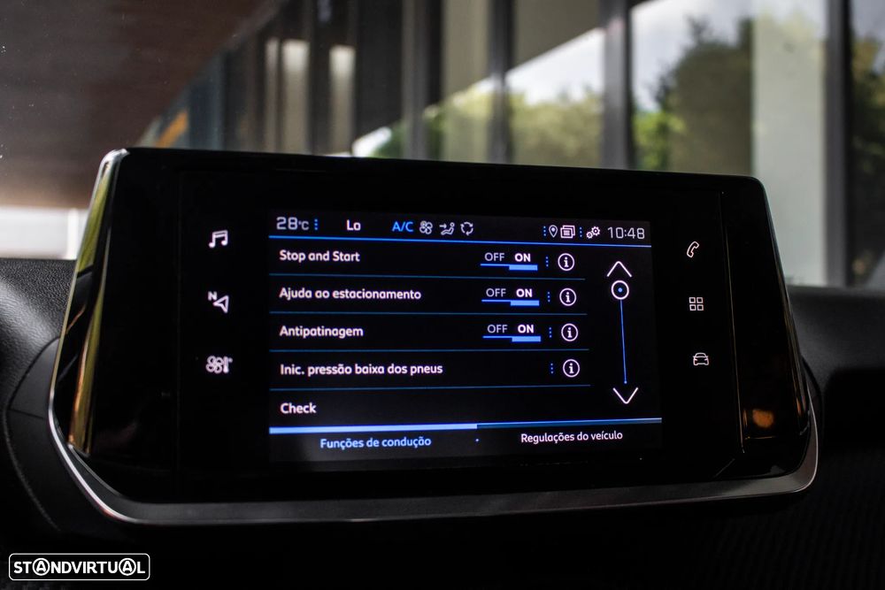 Peugeot 2008 1.5 BlueHDi Allure EAT8 - 37
