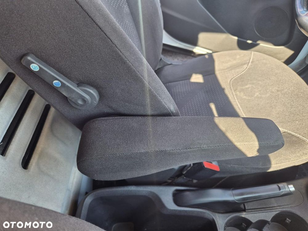 Ford Transit Courier - 10