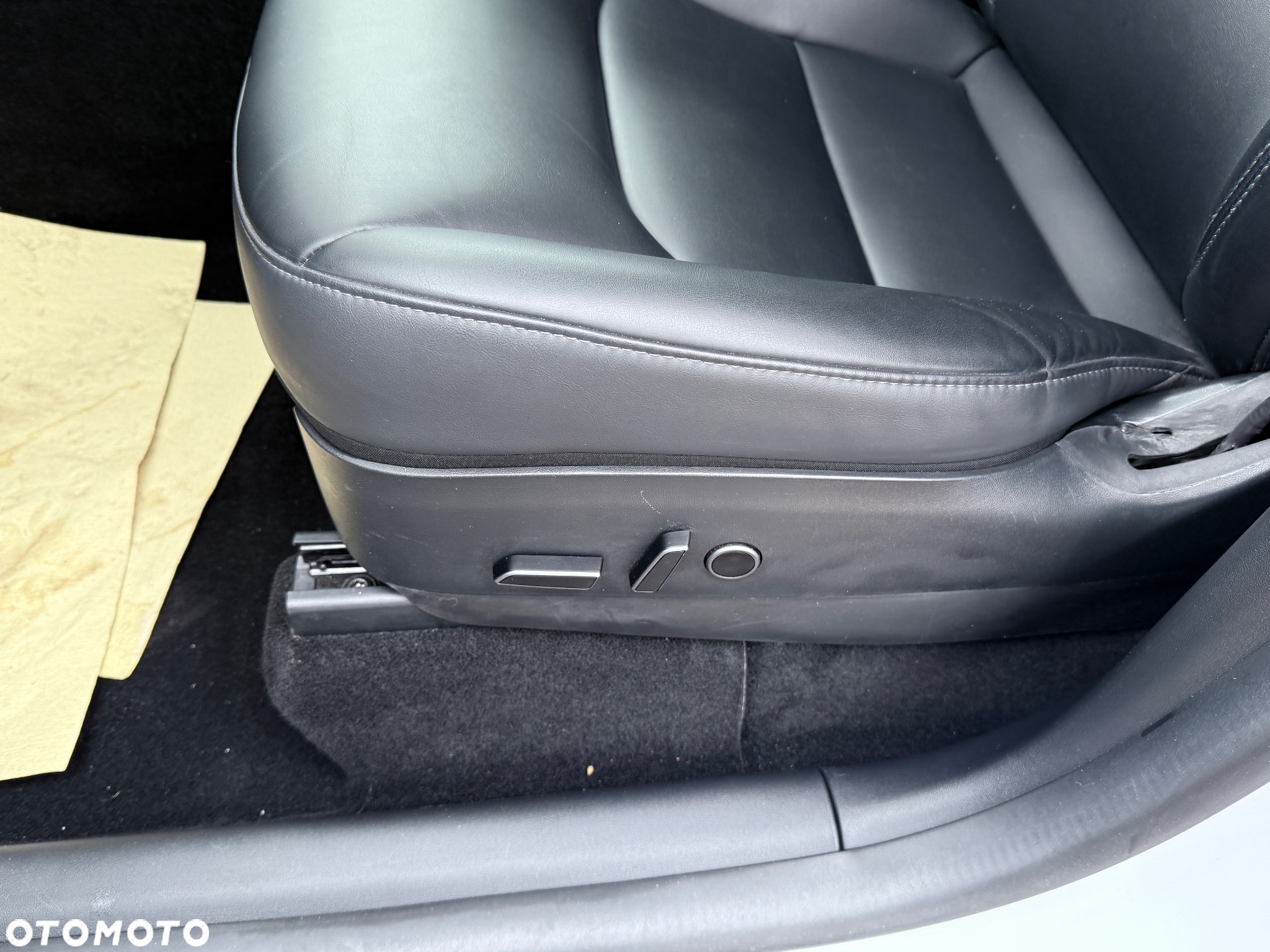 Tesla Y Long Range RWD - 13