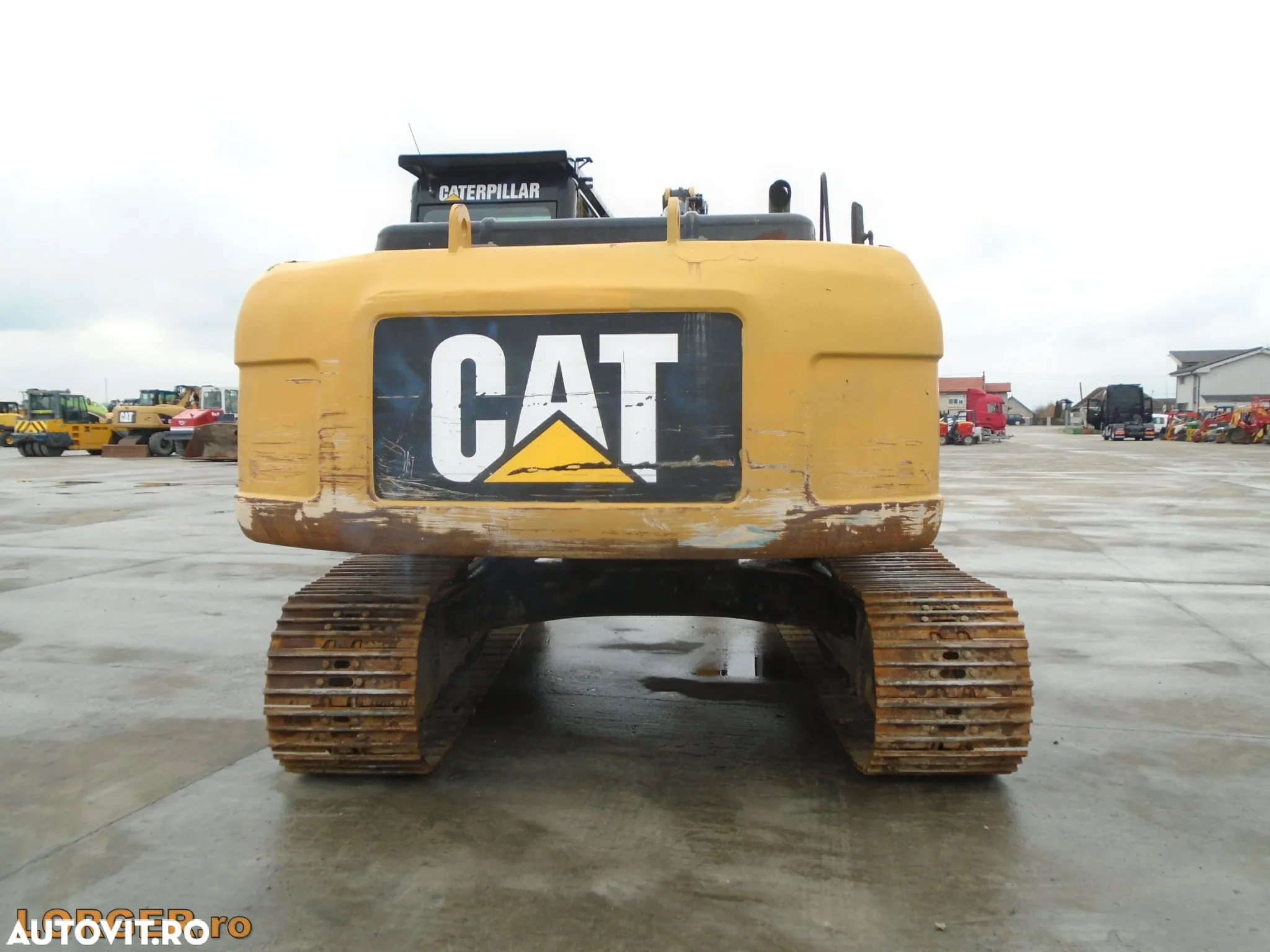Cat 323D - 5