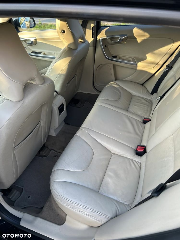 Volvo V60 D5 Summum - 17