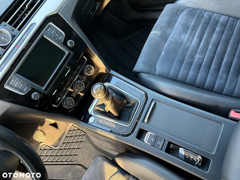 Volkswagen Passat 1.8 TSI BMT Highline - 30