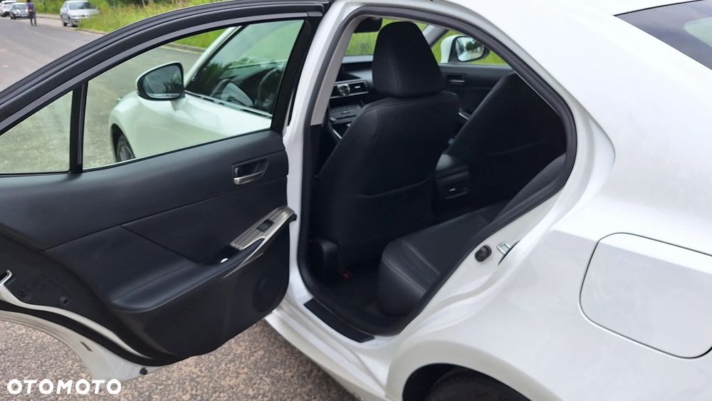 Lexus IS 300h Elegance - 9