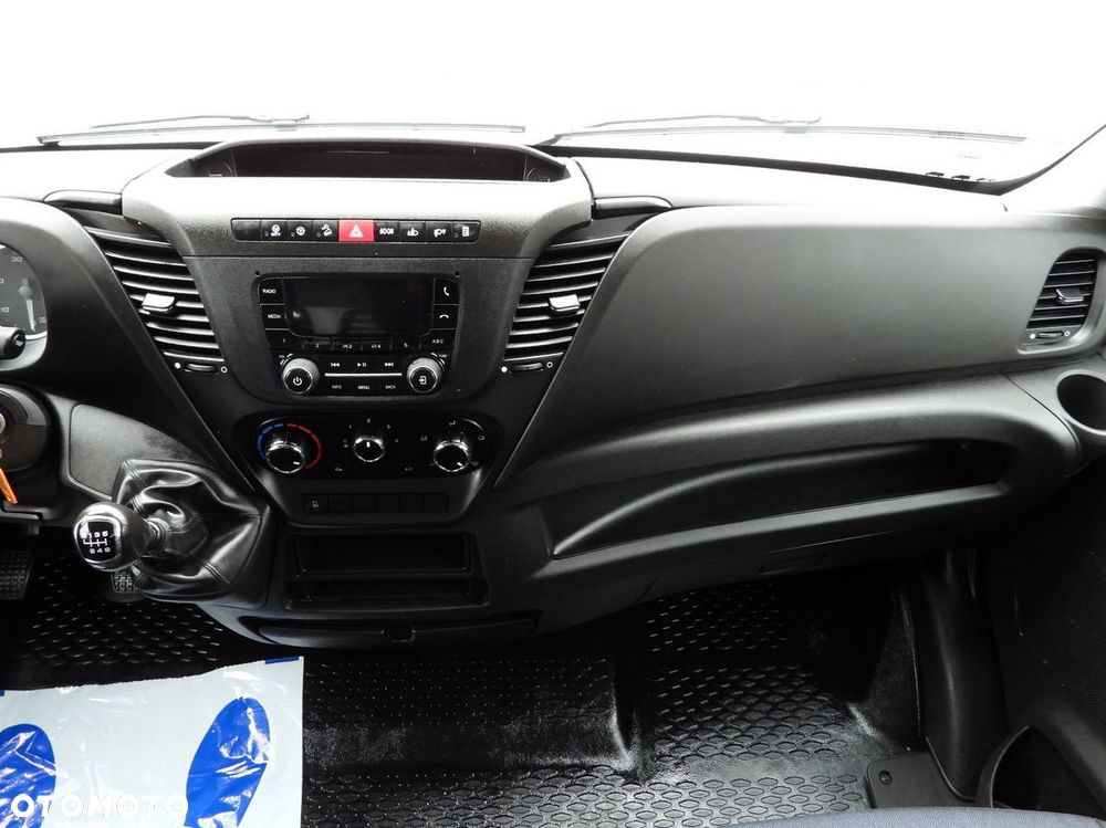 Iveco DAILY 35C16 WYWROTKA PODWÓJNA KABINA DOKA 6 MIEJSC TEMPOMAT BLIŹNIACZE KOŁA KLIMATYZACJA  160KM - 32