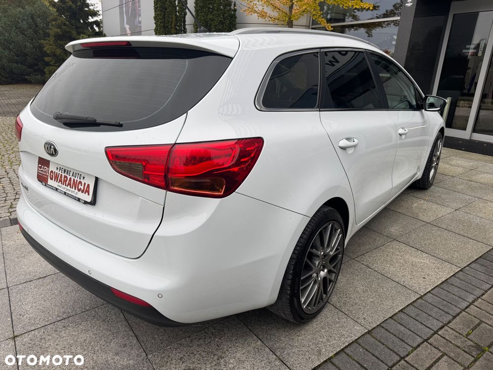 Kia Ceed 1.6 GDI SW ISG UEFA EURO 2016 - 24