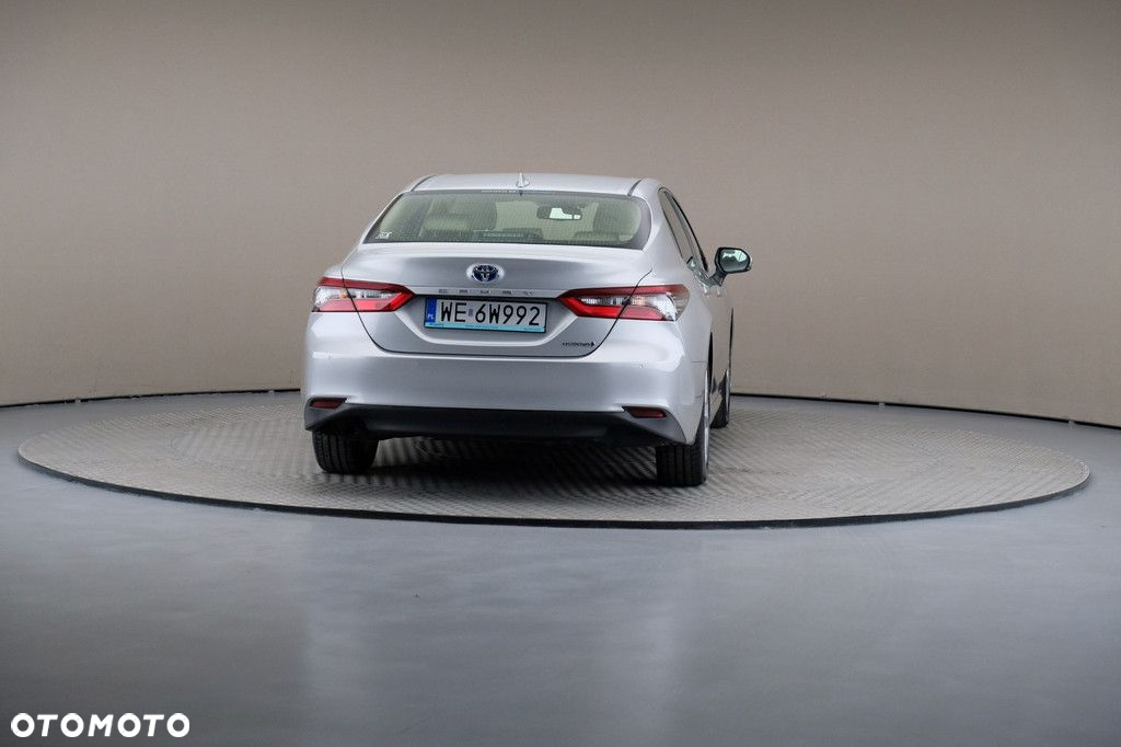 Toyota Camry - 5