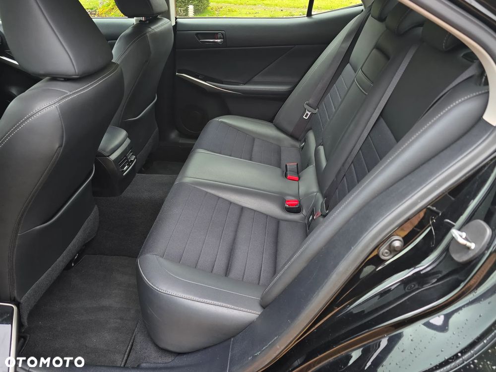 Lexus IS 200t / 300 Prestige - 34