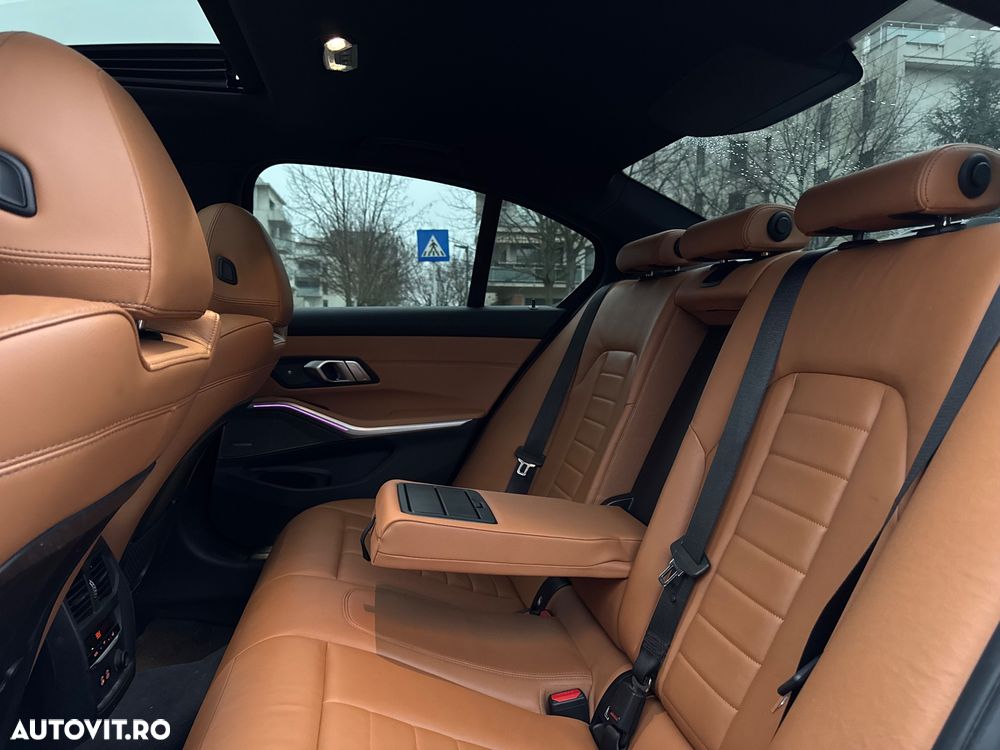 BMW Seria 3 330i AT - 37