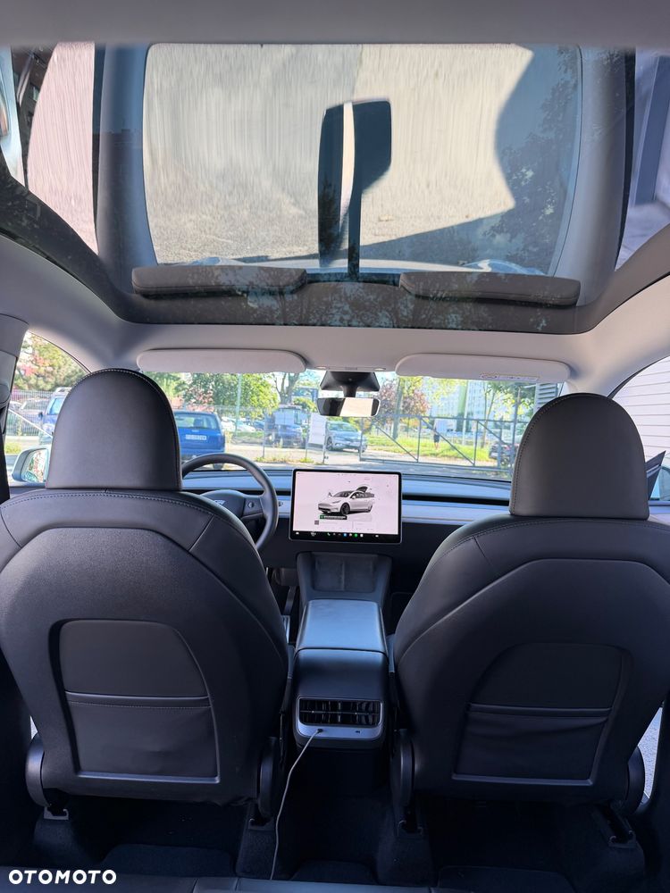 Tesla Model Y Performance AWD - 25