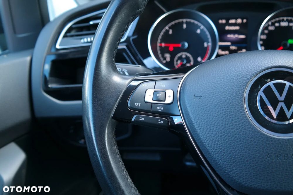 Volkswagen Touran 2.0 TDI BMT Highline DSG - 19