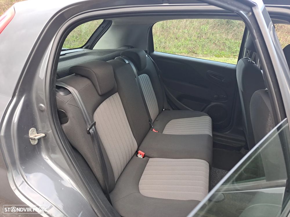 Fiat Punto 1.3 M-Jet Lounge S&S - 23