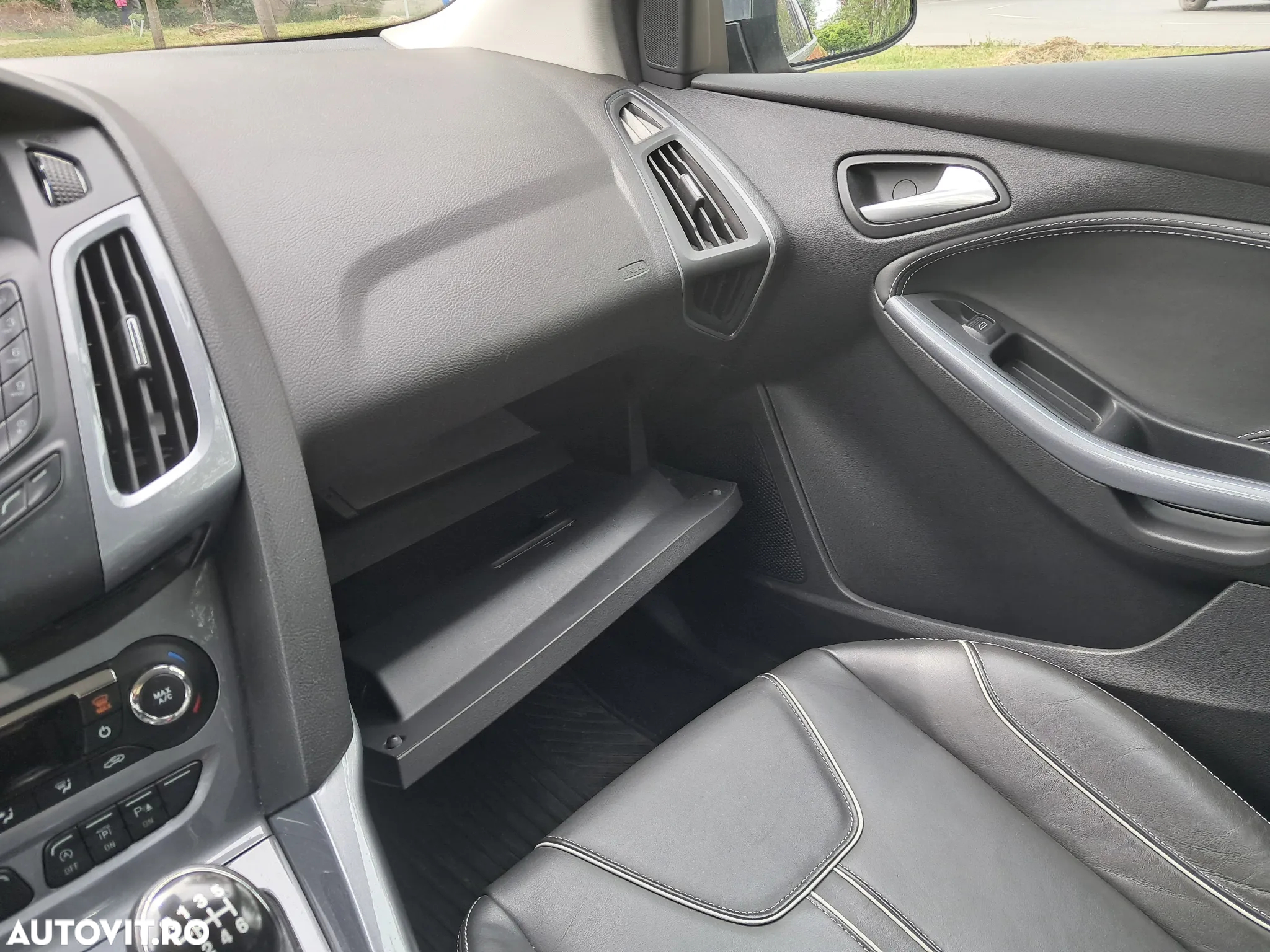 Ford Focus Turnier 1.6 EcoBoost Start-Stopp-System Champions Edition - 14
