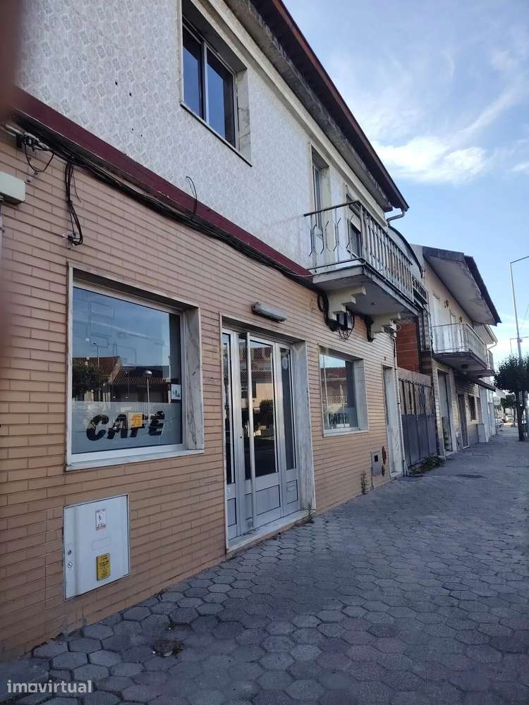 Prédio na Palhaça, Oliveira do Bairro - Grande imagem: 2/20