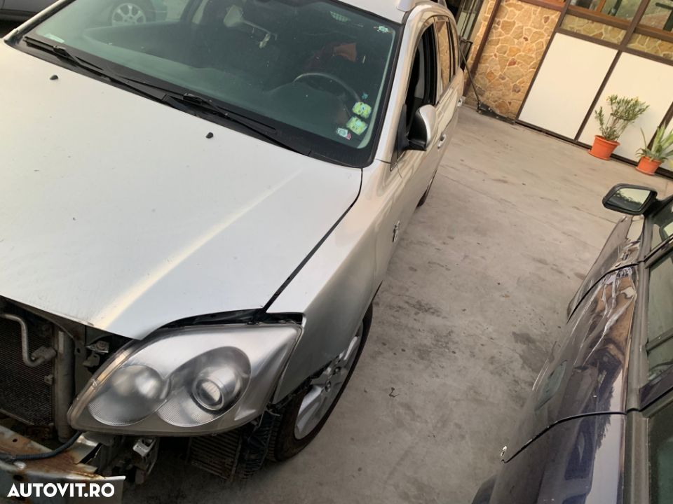 Dezmembram  Toyota Avensis Break - 1