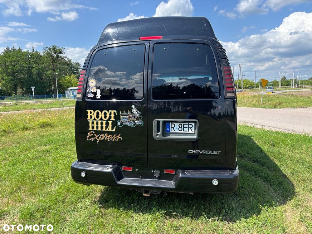 Chevrolet Chevy Van - 8