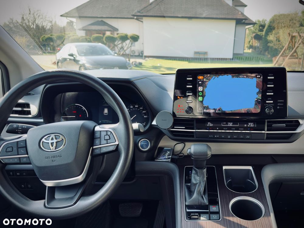 Toyota Sienna - 16