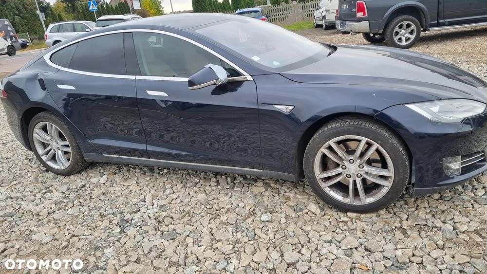 Tesla Model S 85 - 9
