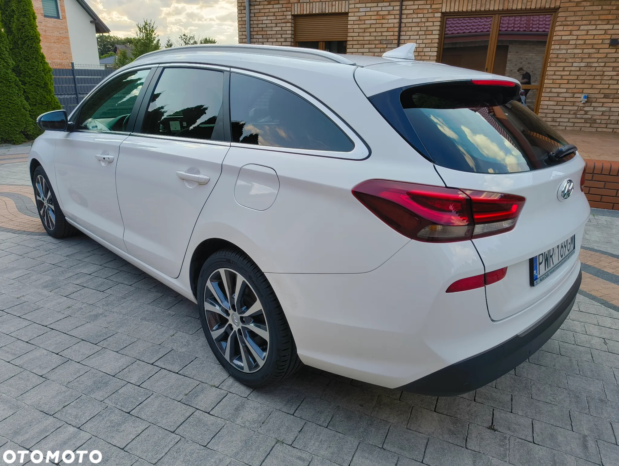 Hyundai i30 Kombi 1.4 T-GDI DCT Premium - 4