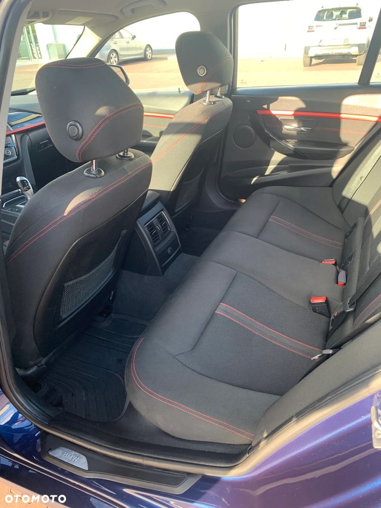 BMW Seria 3 320i xDrive Sport Line - 11