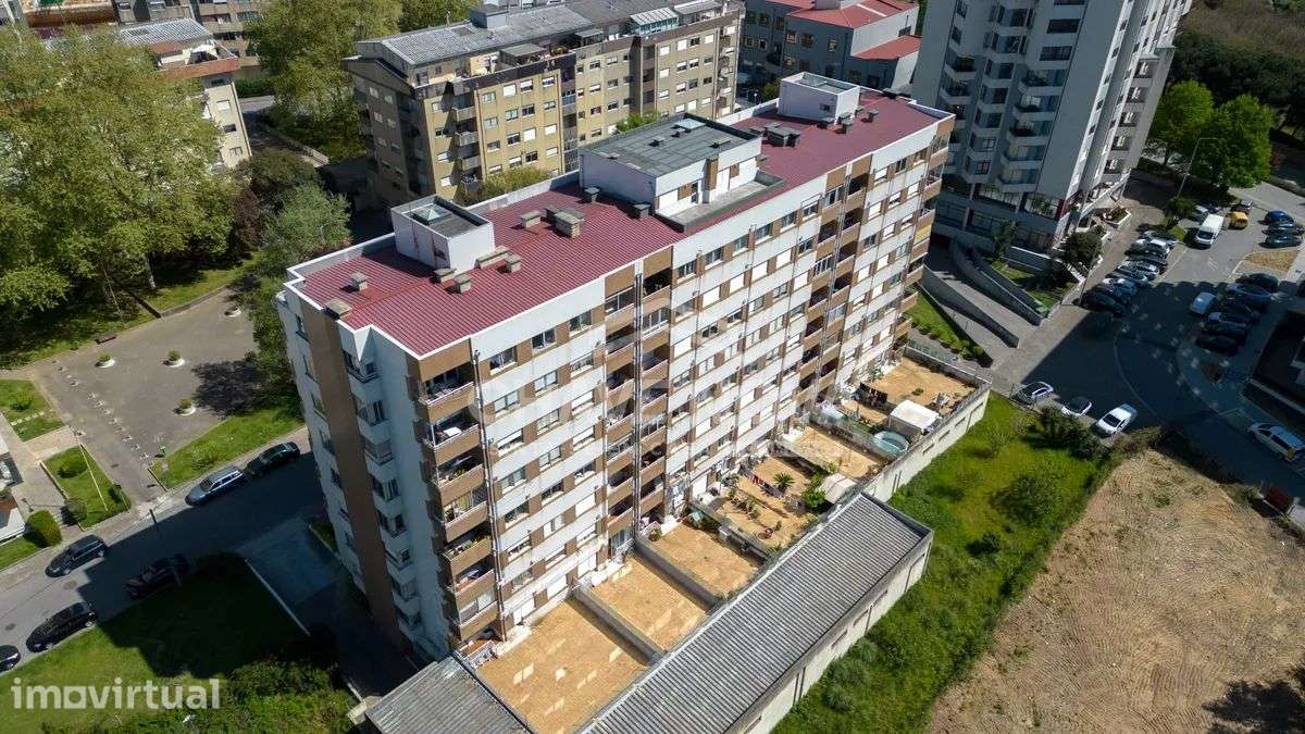 Apartamento T2+1 - Bem Localizado | Transportes , escolas , comercio - Grande imagem: 3/22