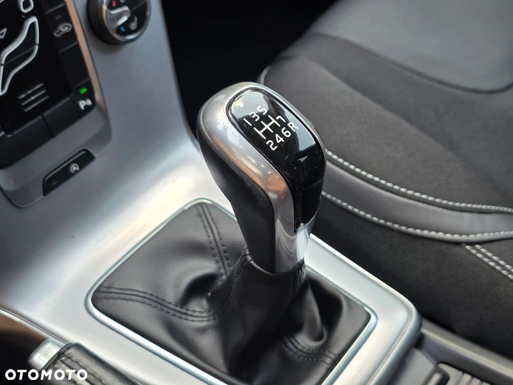 Volvo V40 D3 Momentum - 22