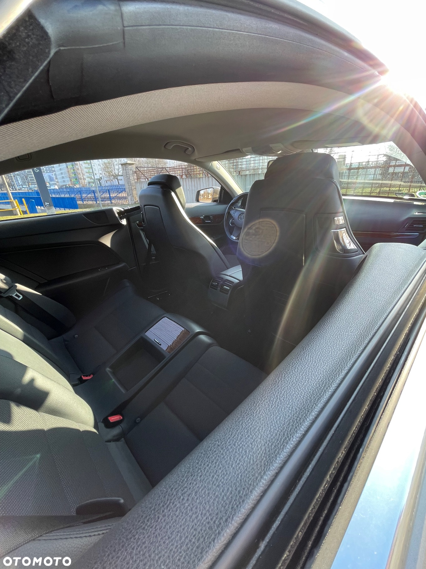 Mercedes-Benz Klasa E 200 CGI Coupe BlueEFFICIENCY Automatik Elegance - 14
