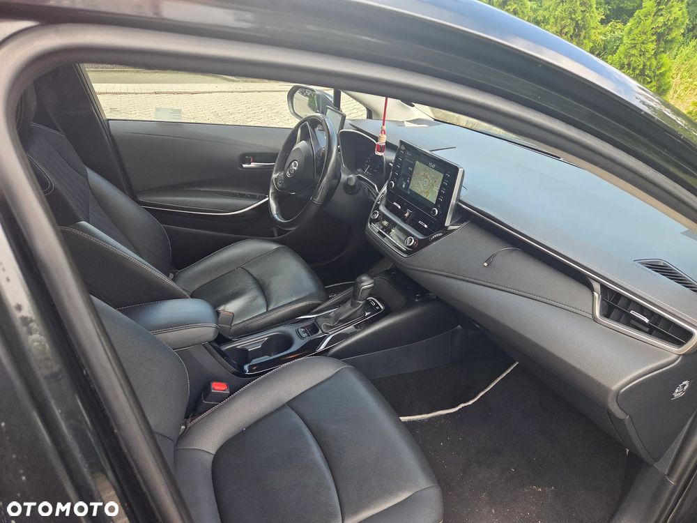 Toyota Corolla 2.0 Hybrid Executive - 11