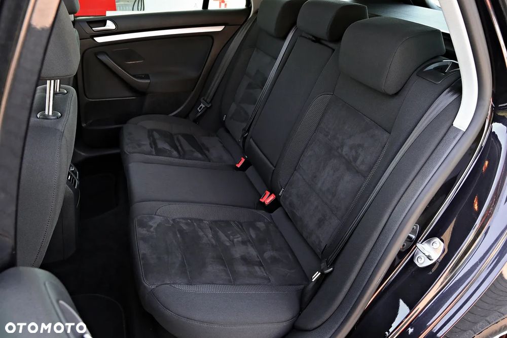 Volkswagen Golf 2.0 TDI Highline - 31