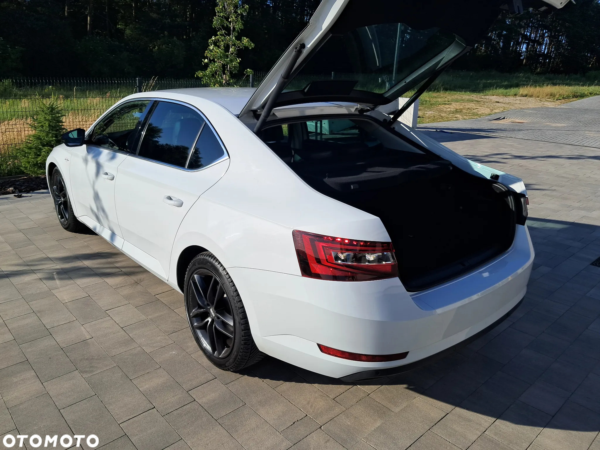 Skoda Superb 2.0 TDI L&K DSG - 22