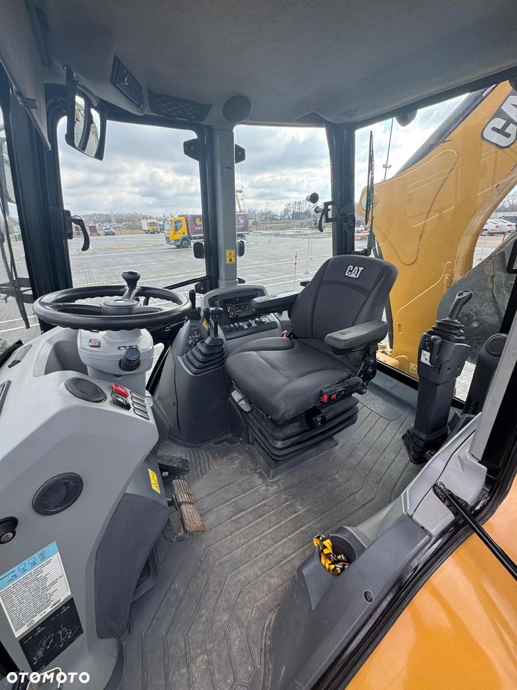 Caterpillar 428 - 31