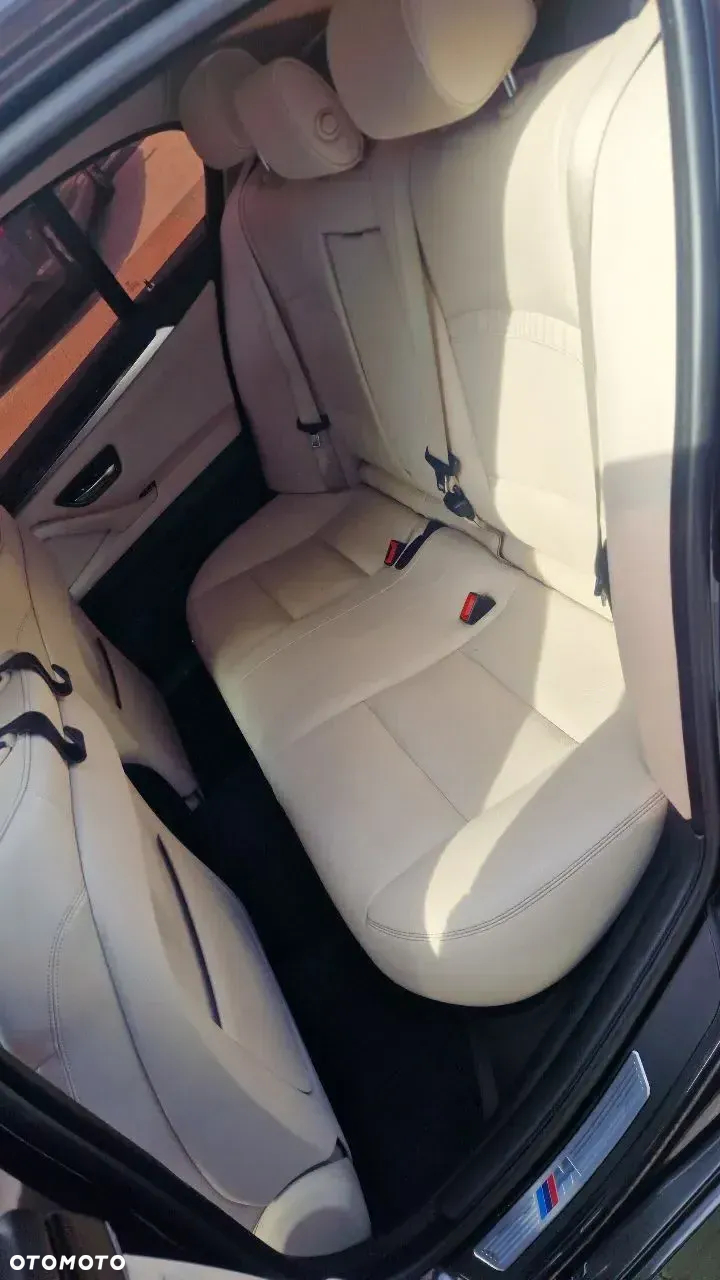 BMW Seria 5 528i xDrive Luxury Line - 10