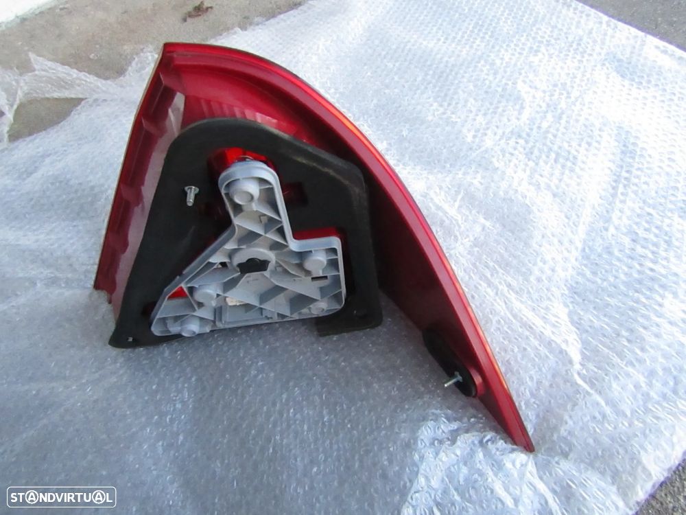 Farolim tras esquerdo Mercedes class c( W203) original em bom estado - 3