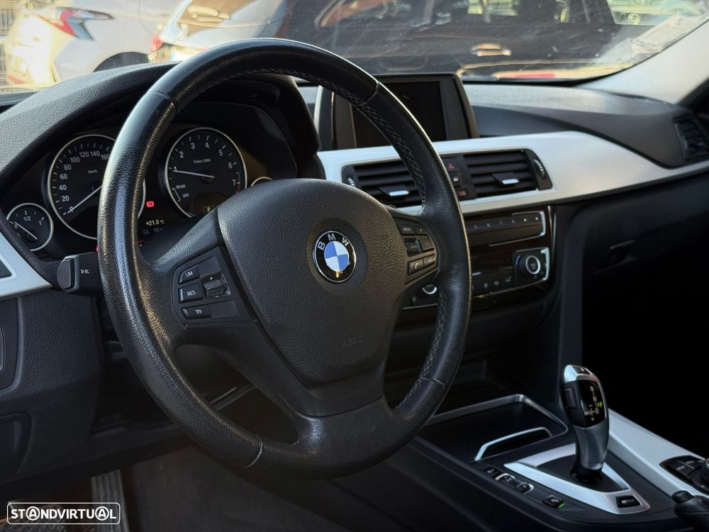 BMW 330 e iPerformance Advantage - 9