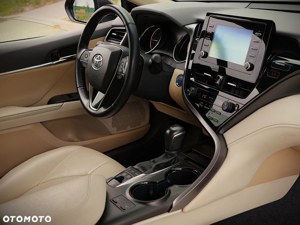 Toyota Camry 2.5 Hybrid Comfort CVT - 28