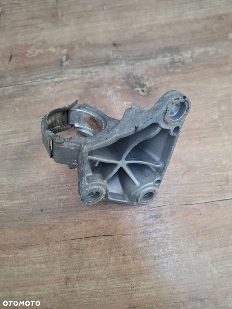 Renault 1.6 DCI podpora półosi 397740789R - 3
