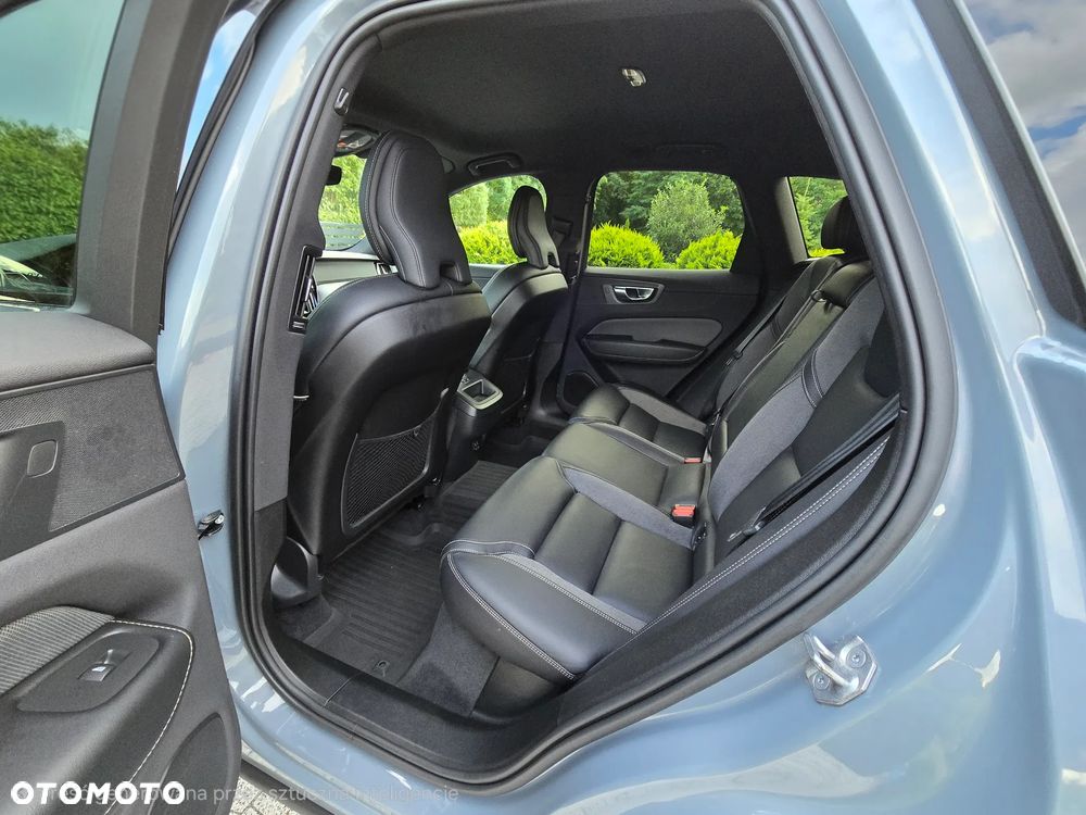 Volvo XC 60 B4 B Plus Dark - 9