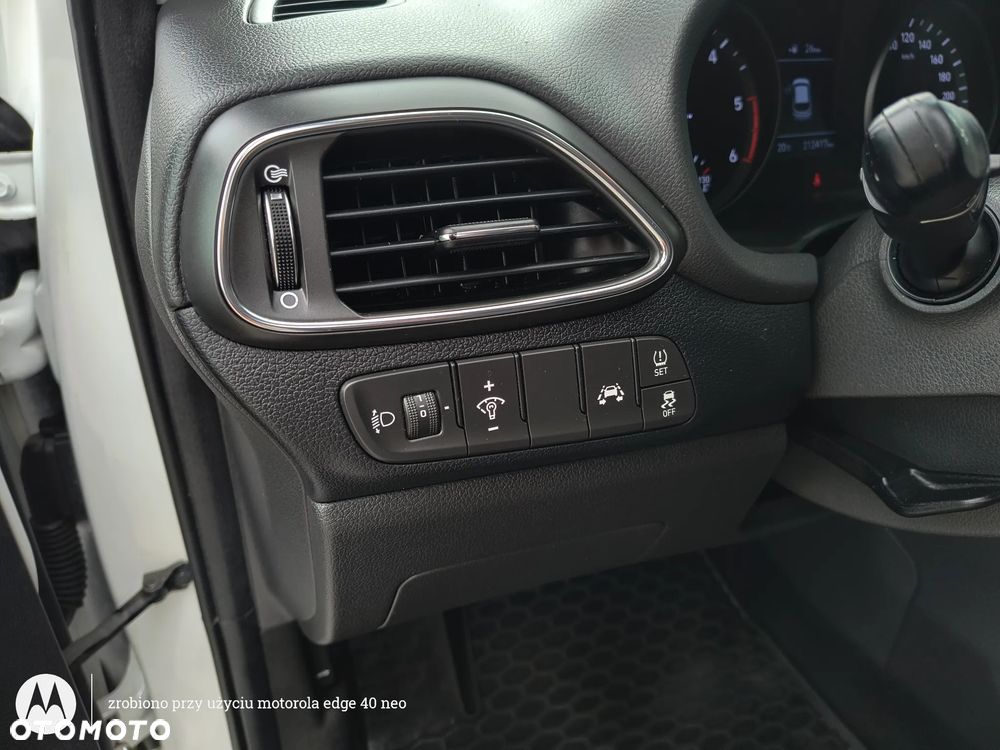 Hyundai i30 1.6 D Comfort - 32