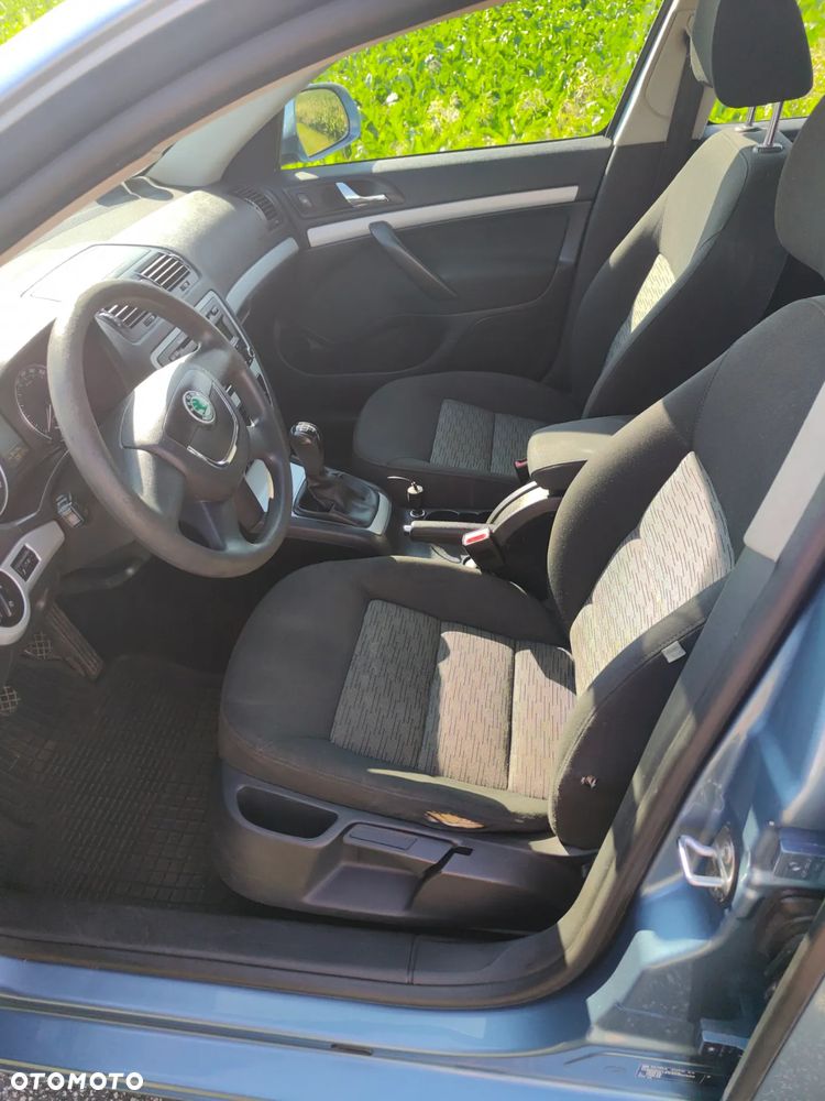 Skoda Octavia 1.6 Ambition - 9