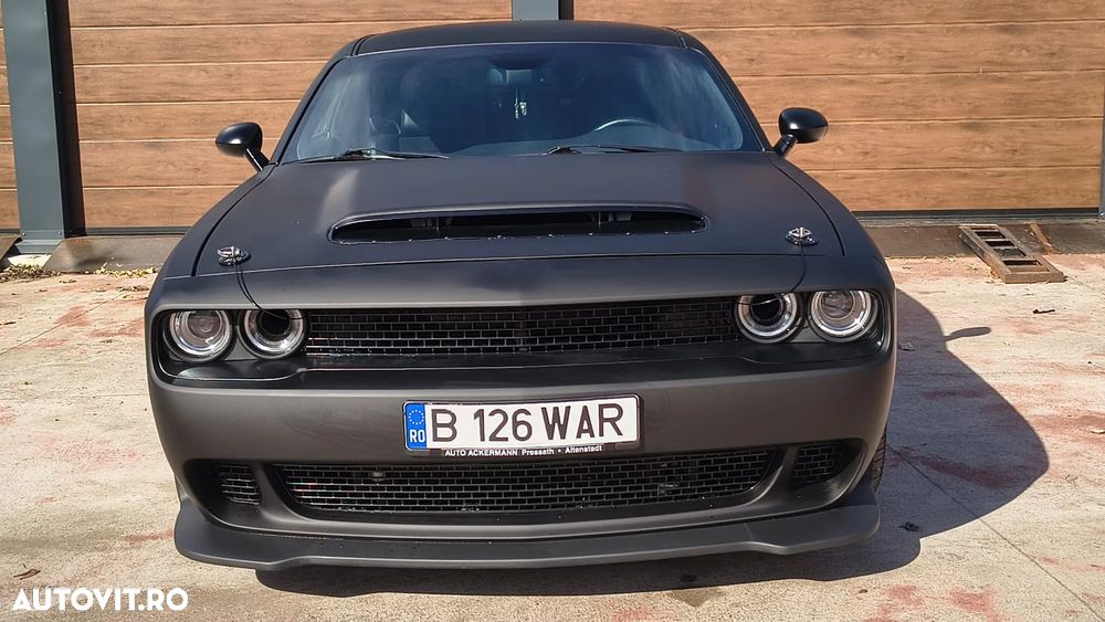 Dodge Challenger - 8