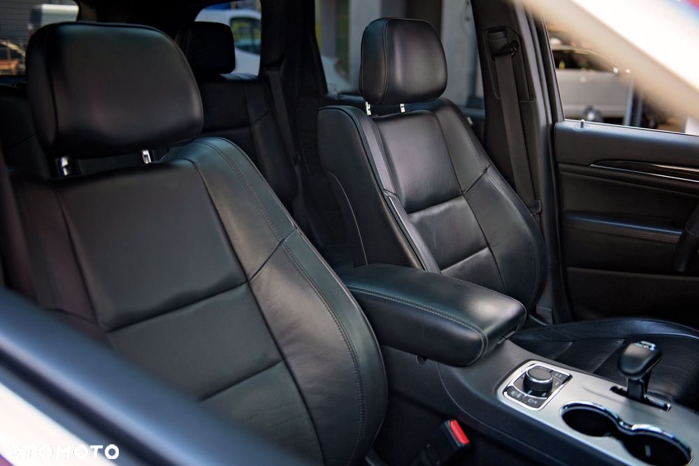 Jeep Grand Cherokee - 22