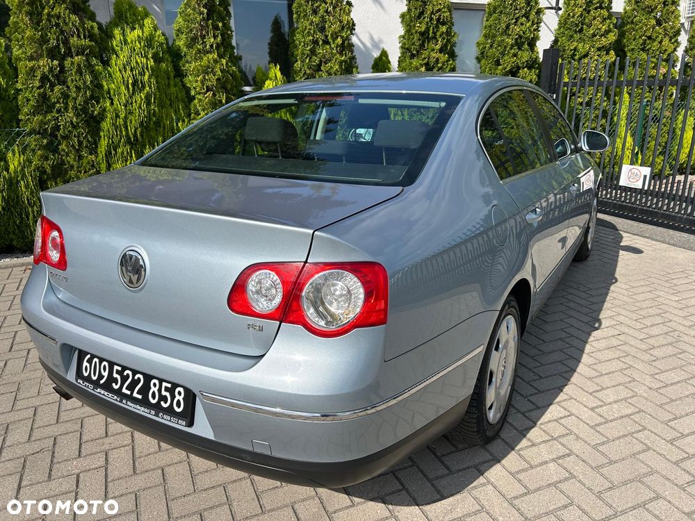 Volkswagen Passat 1.6 FSI Comfortline - 9