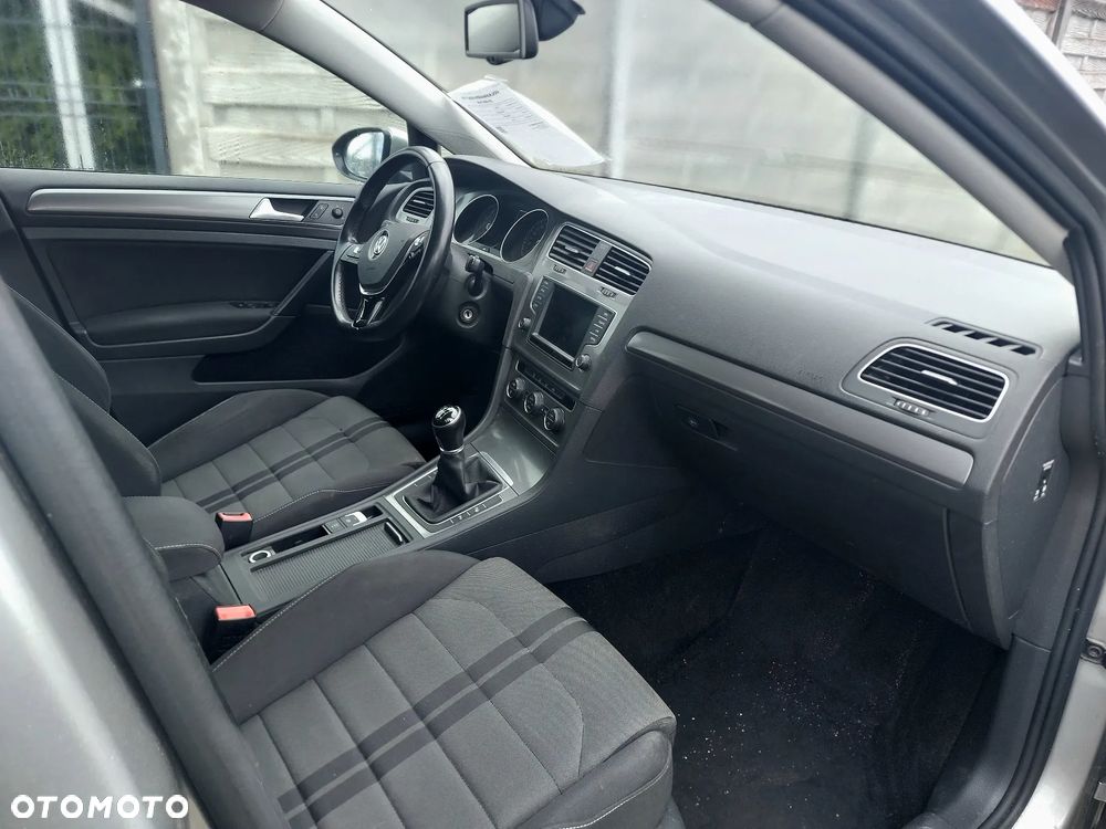 Volkswagen Golf 1.2 TSI BMT Comfortline - 18