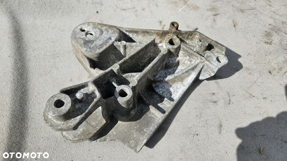 Łapa wspornik silnika Renault Laguna II 1,8 16V 8200027116 - 2