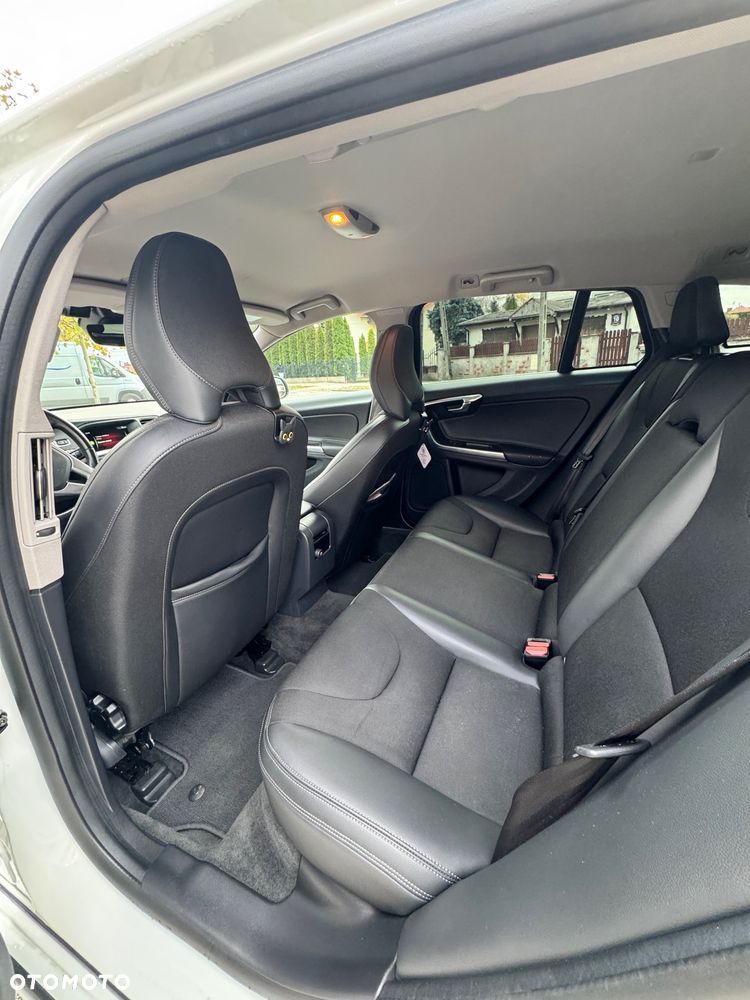 Volvo V60 D4 Drive-E Momentum - 11