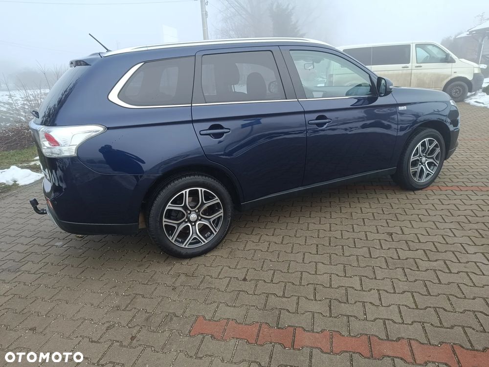 Mitsubishi Outlander 2.0 Invite + 2WD - 5