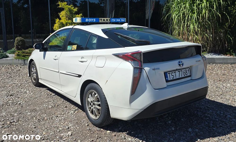 Toyota Prius Hybrid - 2