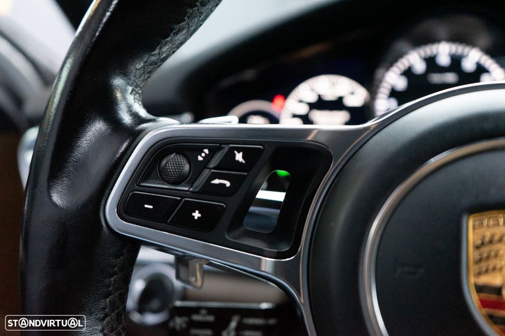 Porsche Panamera 4 E-Hybrid - 46