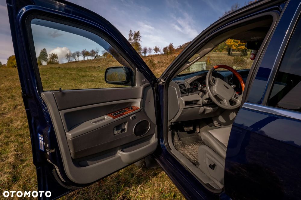 Jeep Grand Cherokee - 11